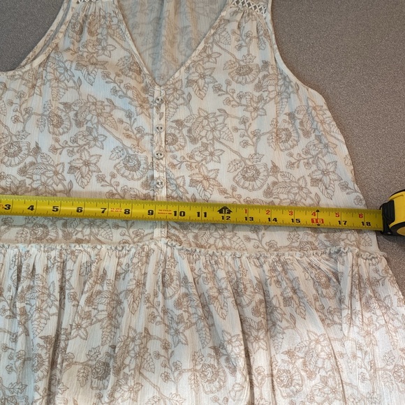 Kismet - floral sleeveless Rayon top. Size M - Picture 7 of 7